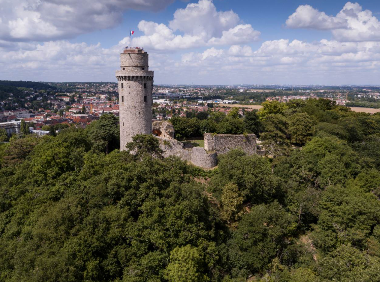 Tour de Montlhéry, Montlhéry, France